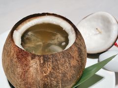 原汁椰子炖乌鸡-汤城小厨•粤菜•靓汤(苏州街店)