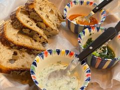 三种酱配酸面包-Mesa Madre梅萨妈妈·Bintana(国贸店)