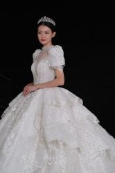 点击看大图 -拉瑞娜LaReine婚纱礼服高级定制