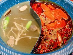 重庆红油经典鸳鸯锅-王歘歘·chuǎ火锅(五道营店)
