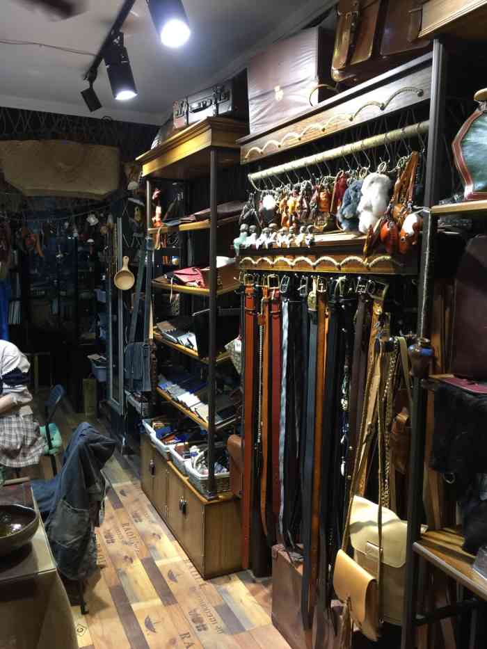 皮道61匠人奢侈品皮具护理工作室(宝环社区同义里小区店)-"位置在