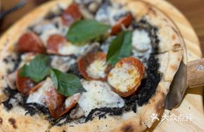 Truffle Salami Pizza (Signature)