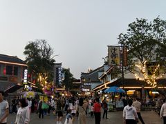 -巴陵广场