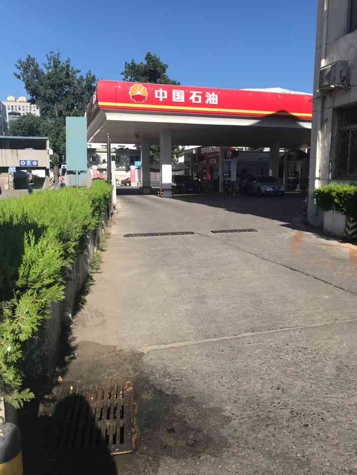 中国石油中油首汽五号加油站-"中国石油中油首汽五号加油站位于魏公村