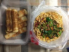 -爆炸头阿姨小四川正宗川味小吃(无任何分店)
