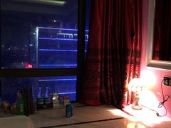 -天鹅恋主题酒店(积玉桥地铁站店)