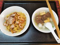 -松树干拌面店