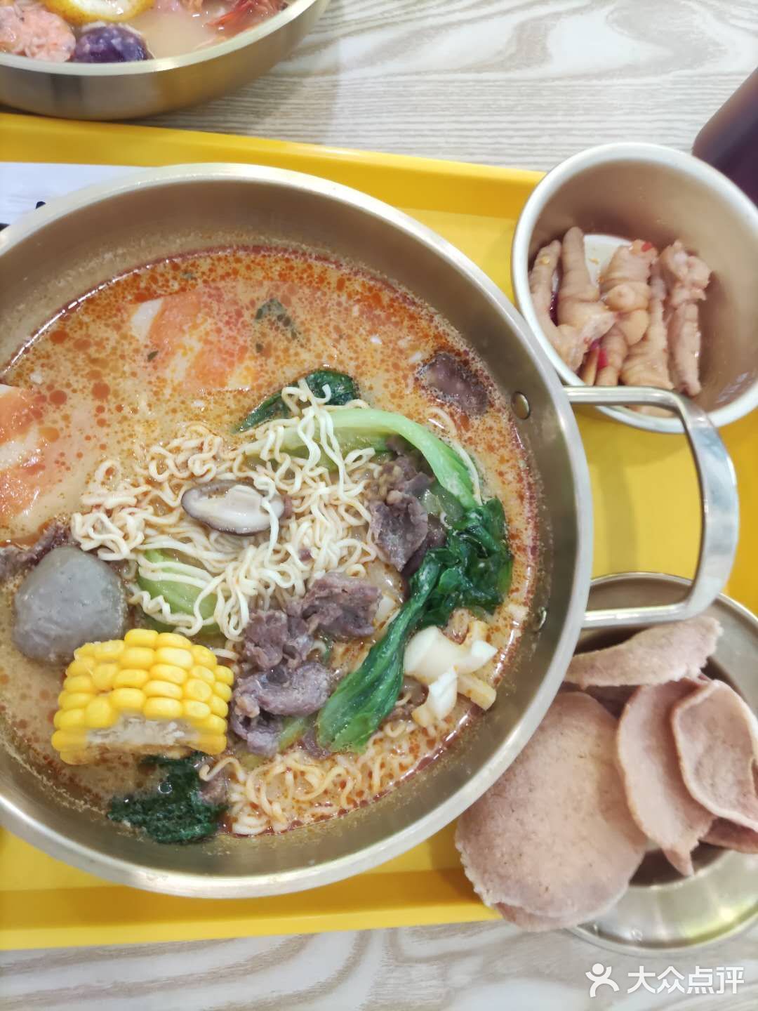 中午食堂一起来的朋友也说价格不贵，整整齐齐的食物