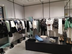 -URBAN REVIVO(欢乐海岸购物中心店)