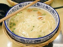 -老国贸云南传统过桥米线(滇池店)