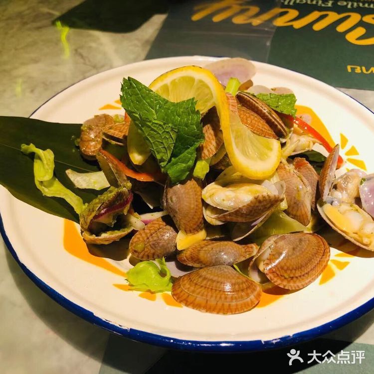 最近热到食欲全无，这个时候最适合来一顿酸甜清爽的泰式