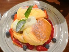 莓果奶油芝士舒芙蕾松饼-UPPER KITCHEN(延安路店)
