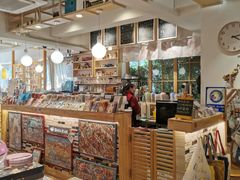 大堂-猫的天空之城概念书店(束河店)