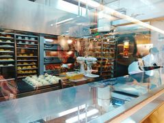 面包甜点陈列柜-老佛爷饼店