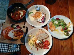 -ROAST coffee & eatery