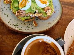 牛油果煮蛋吐司-RAC BAR(安福路店)