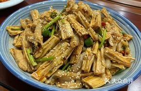 Fried Tofu Skin with Chicken Feet