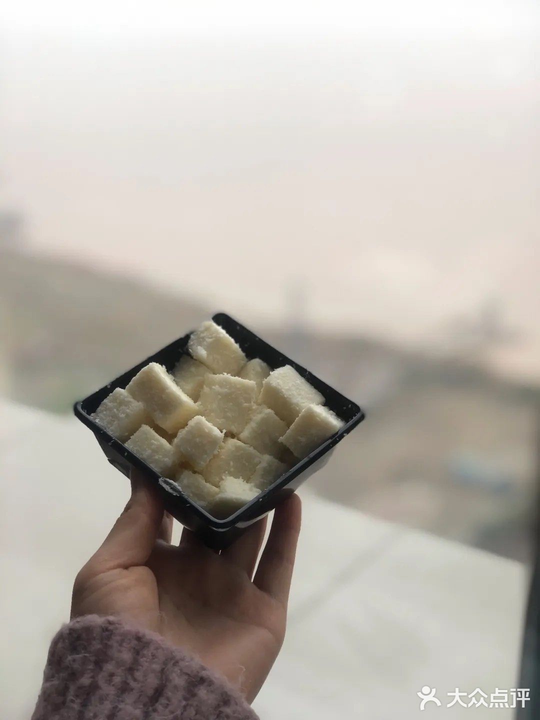 外层绵软,中间冰凉。「红丝绒蛋糕」