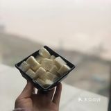 外层绵软,中间冰凉。「红丝绒蛋糕」