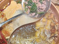 -洱火云南酸菜牛肉火锅(石景山当代商城店)