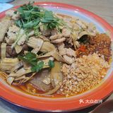 一人一大盘，一个人差不多点个6-7个菜，量真的很大