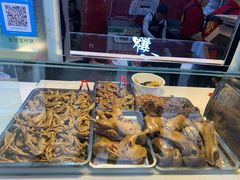 藤椒鸭翅鸭脚-王浩儿纪六孃甜皮鸭(东大街店)