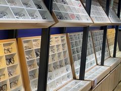 -诺柯视眼镜-蔡司依视路官方工厂店(淞南一店)