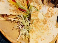 牛油果鸡肉芝士饼-遇见西木美式餐厅(体育路店)