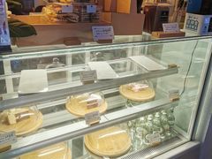 面包甜点陈列柜-昼夜咖啡馆