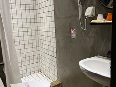 -拖板鞋咖啡旅行酒店(春熙路地铁站店)