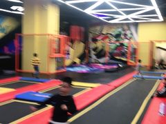 -爱蹦iBOON蹦床运动馆(江汉店)