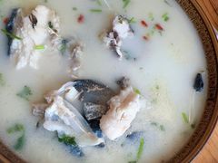 -美顺香食府鱼头老店(雪野湖店)