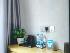 -轻奢·全曼酒店(深圳坂田北地铁站店)