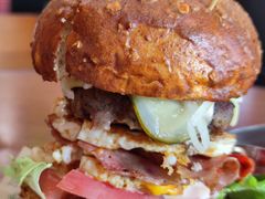 双蛋指椒牛肉汉堡-魏斯理汉堡(西安沣东吾悦店)