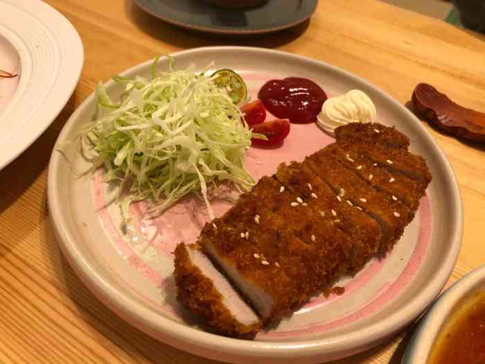 酪梨食舍-"[薄荷]环境:吃饭在二楼,是榻榻米需要拖."-大众点评移动版