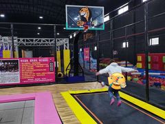 -嘿哟动霸CHUA·新潮玩运动娱乐中心·蹦床滑冰团建乐园