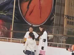 -成都冰纷万象滑冰场