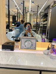 -HAIR CORNER
