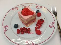 树莓芝士蛋糕配时令水果-马克西姆餐厅(崇文门店)