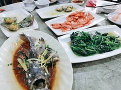 -四川小胡子海鲜(丁村万人海鲜广场店)