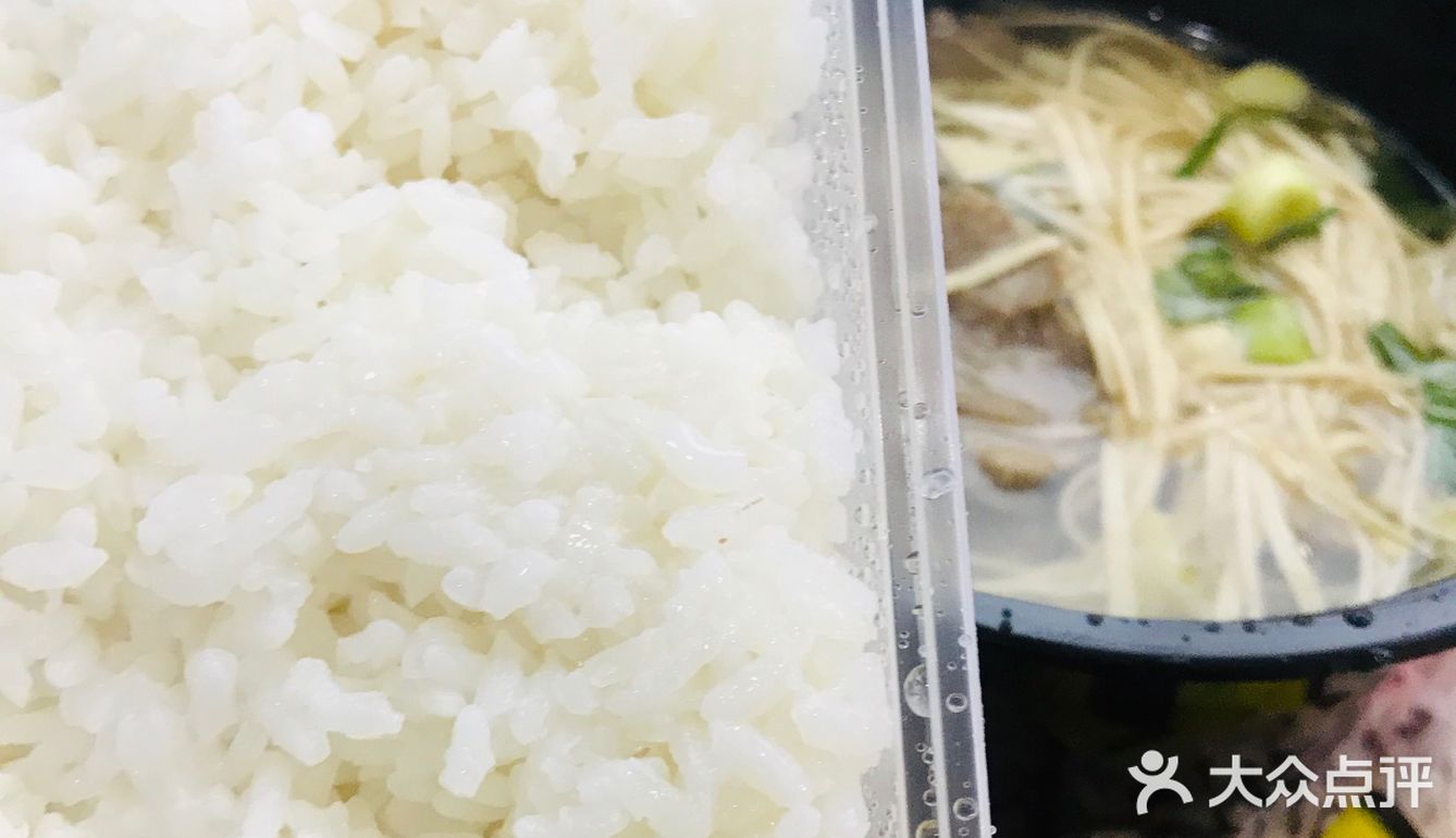 送得很快性价比极高，点的牛肉锅仔，不夸张