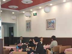 大堂-红宝石·鲜奶小方·海派西点房(南丹店)