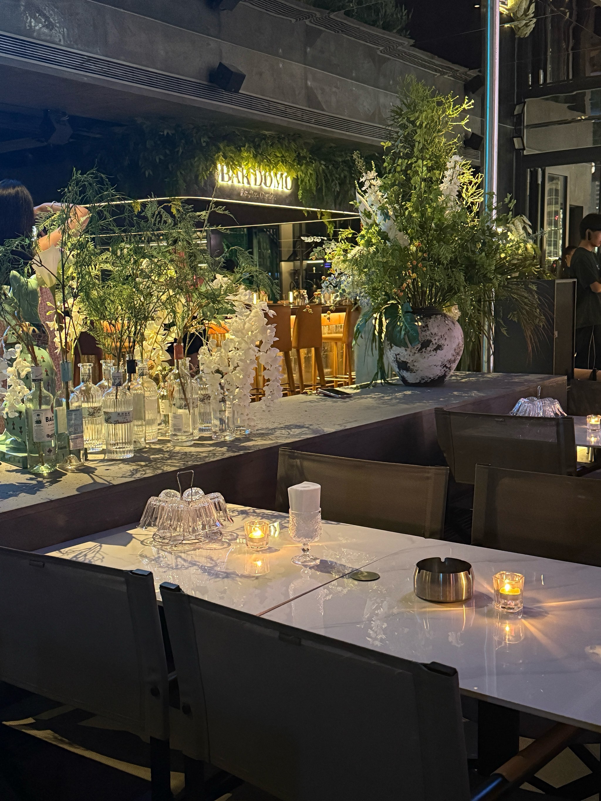 武汉天地惊现chao美空中花园酒吧