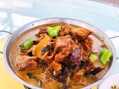 柴鸡炖蘑菇-村东第一家私房菜馆(古北水镇店)