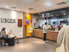 -麦当劳(上海虹桥站30B检票口楼上)