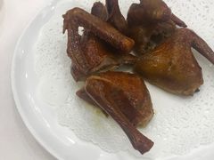 金牌红烧乳鸽-维多利亚大酒店·雅园中餐厅