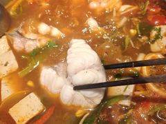 -野山舂·贵州现舂酸汤火锅(鸿通城店)