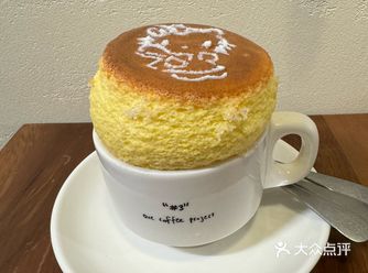潘火地带新开咖啡店，和荣大厦对面，店面很咖啡风