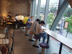 靠窗位-麦当劳(中山大道中店)