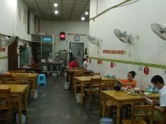 大堂-雷祖芳老妈蹄花店